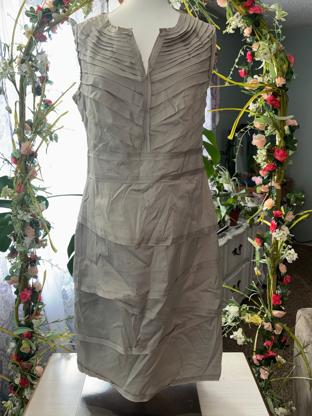 Alfani Gray Sleeveless Pleated Sheathe Dress Women’s Petite Size 4